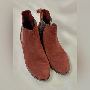 Toms Women's Heeled Boots in Rust and Black